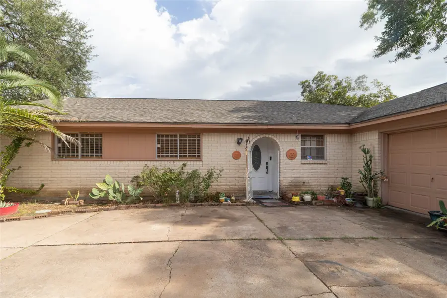 9211 Benning Drive, Houston, TX 77031 - Image #3