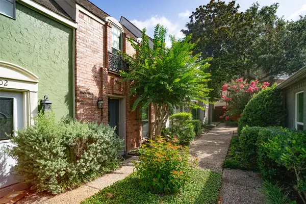 11525 Burdine Street #403, Houston, TX 77035