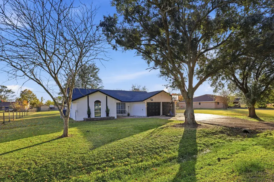 2414 Loch Lomond Street, Highlands, TX 77562 - Image #2
