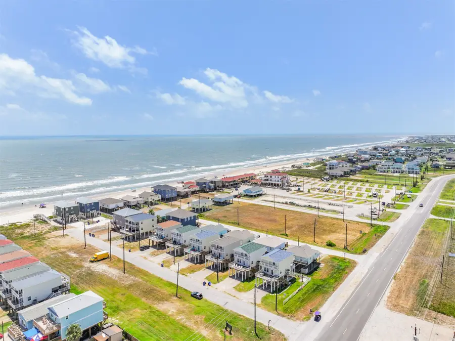 143 W Palm Street, Surfside Beach, TX 77541 - #2