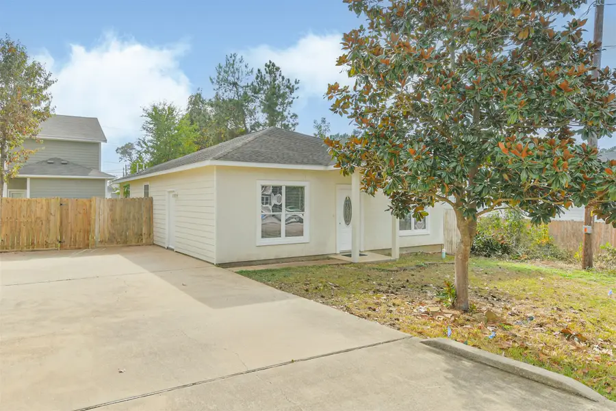 16913 W Juneau, Montgomery, TX 77316 - Image #2