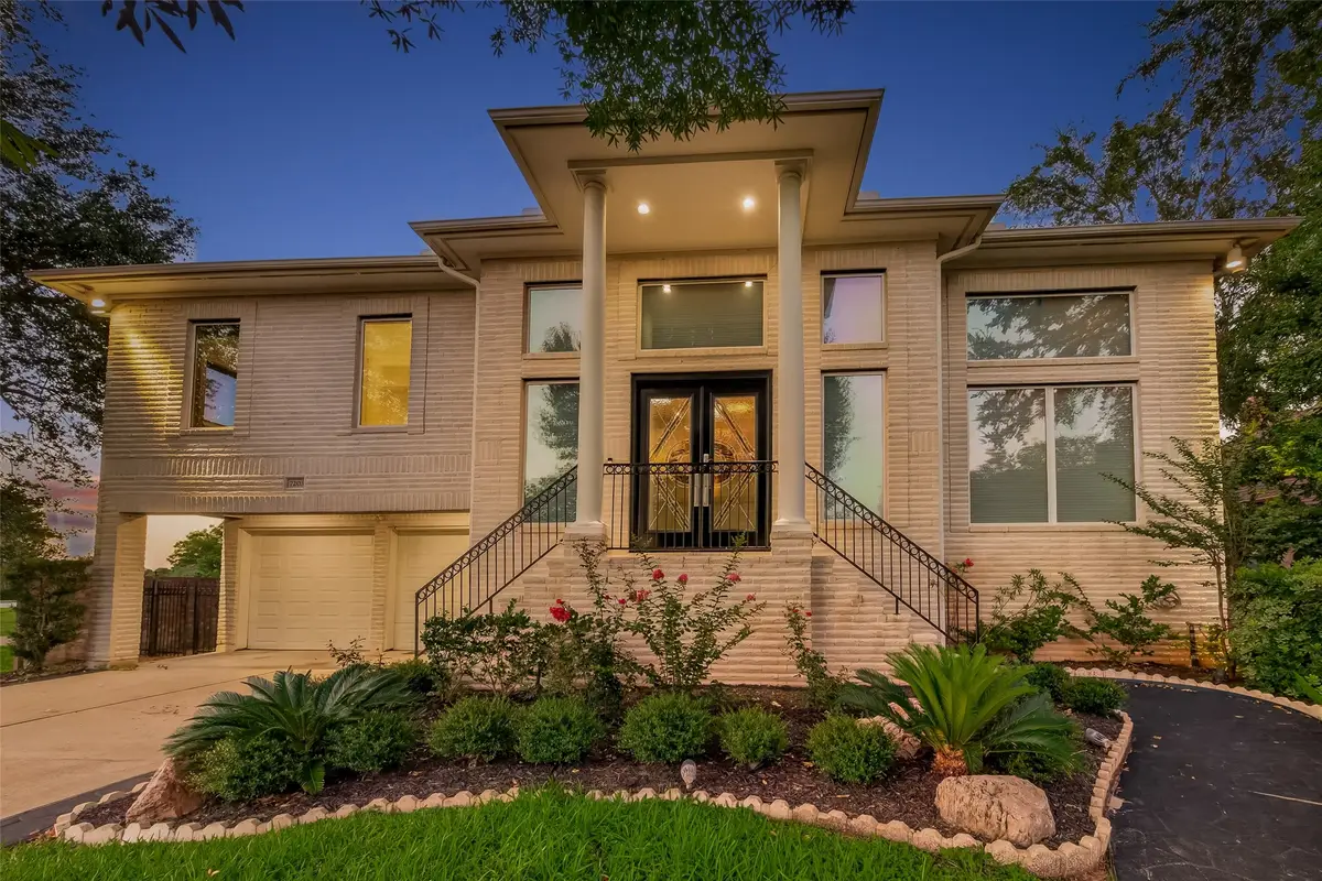 7203 Timberlake Dr, Sugar Land, TX 77479 - #1