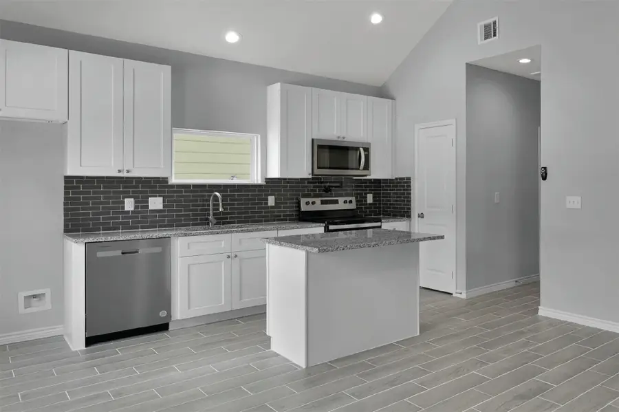 16902 W Alderson, Montgomery, TX 77316 - Image #2