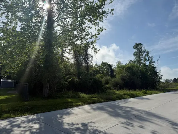 2211 Waco St, Dayton, TX 77535