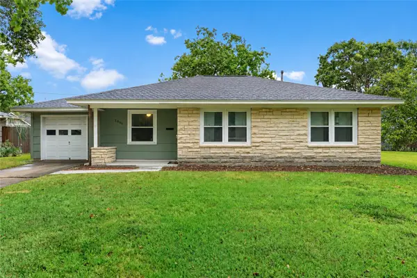 5806 Grape Street, Houston, TX 77074