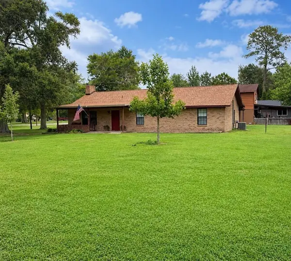 4902 Magnolia Lane, Old River Winfree, TX 77535