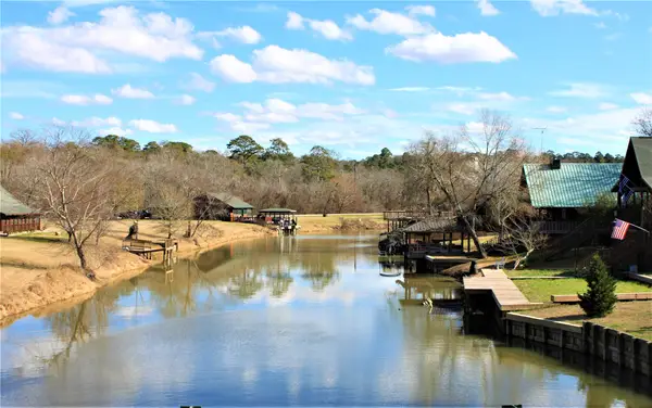 28 Wilderness Trail, Huntsville, TX 77340