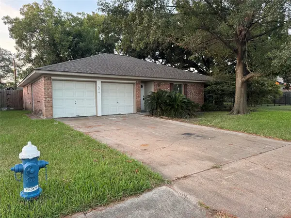 6210 Autumn Arbor Drive, Houston, TX 77092