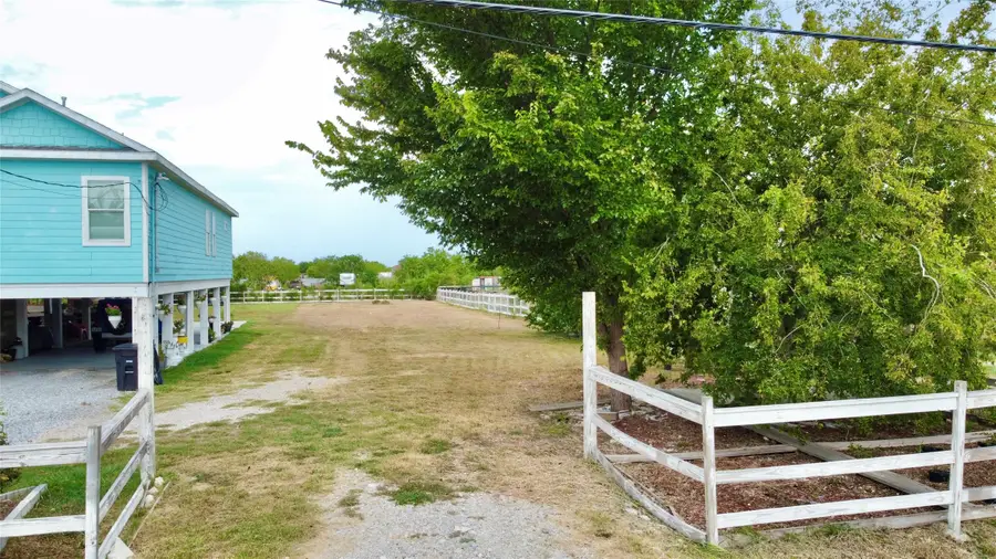 1003B 24th Street, San Leon, TX 77539 - Image #3