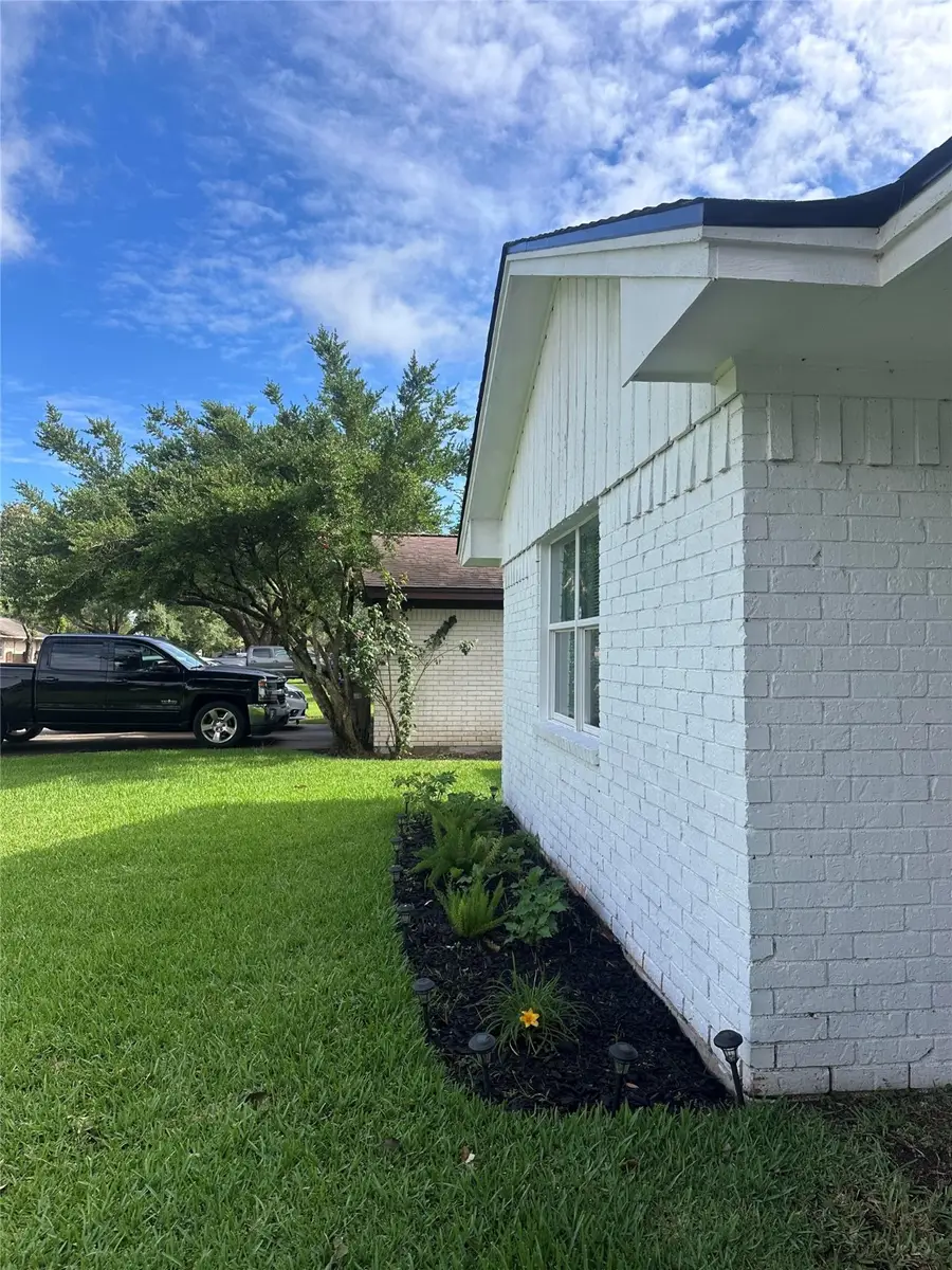 5316 Tanglebriar Drive, Dickinson, TX 77539 - Image #2