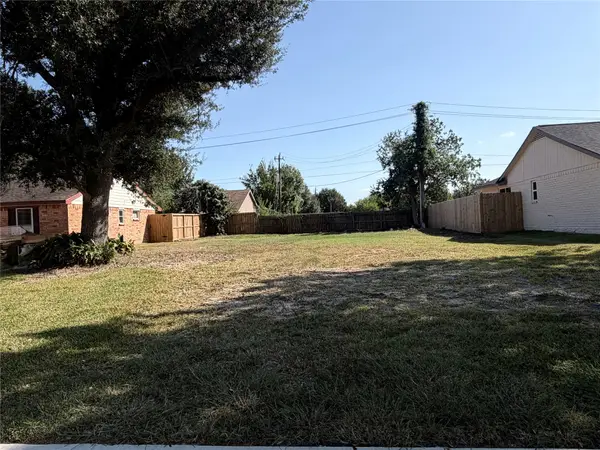9926 Rocky Hollow Road, La Porte, TX 77571