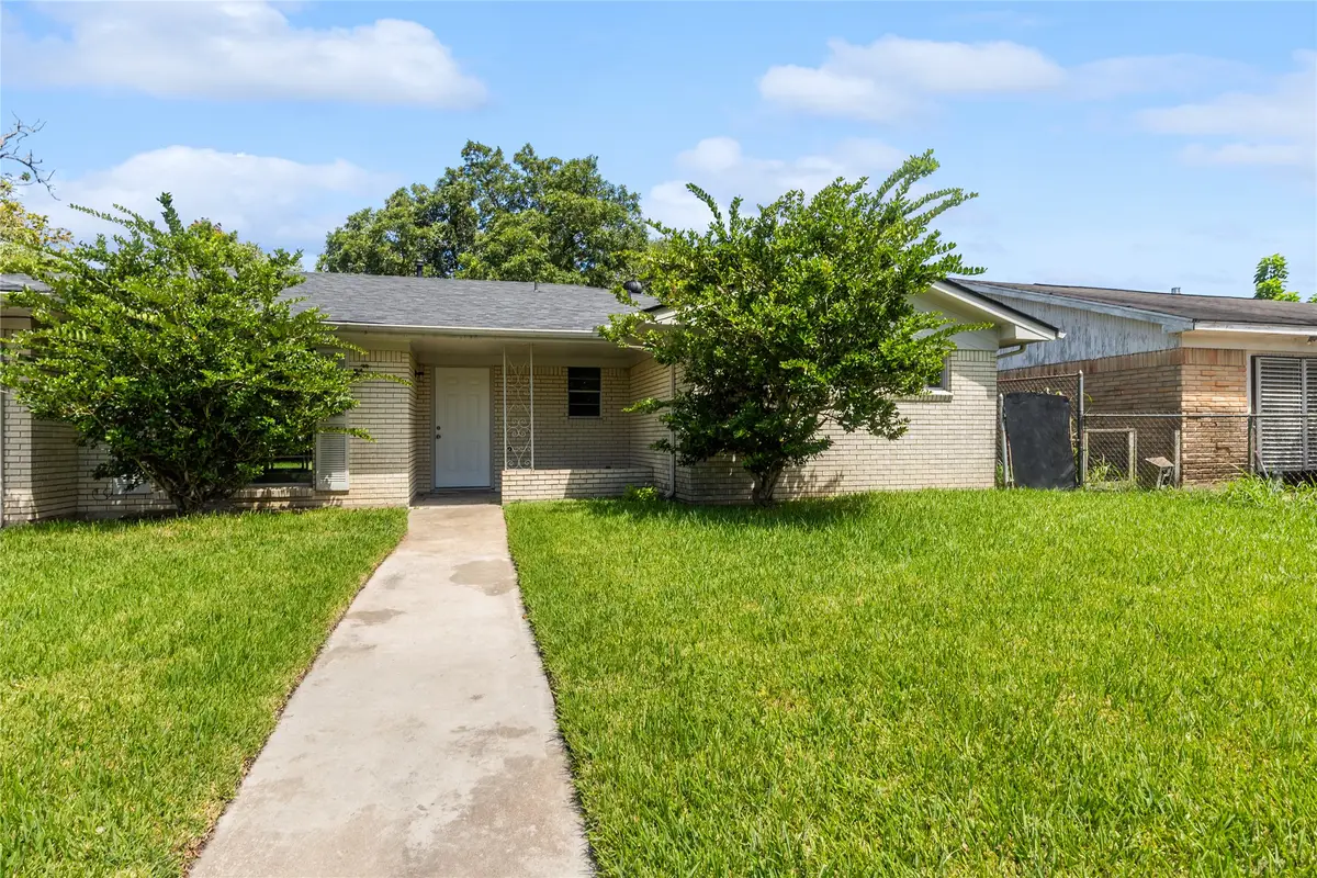 7 Richards Courts, La Marque, TX 77568 - #1