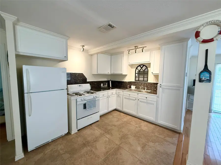 954 Eastview, Port Bolivar, TX 77650 - Image #3