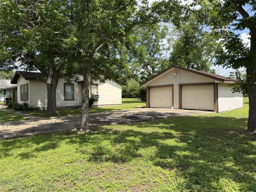 203 E Anderson, Schulenburg, TX 78956 - #2
