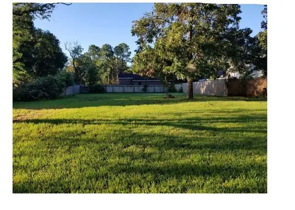 209 Anglewood, Angleton, TX 77515