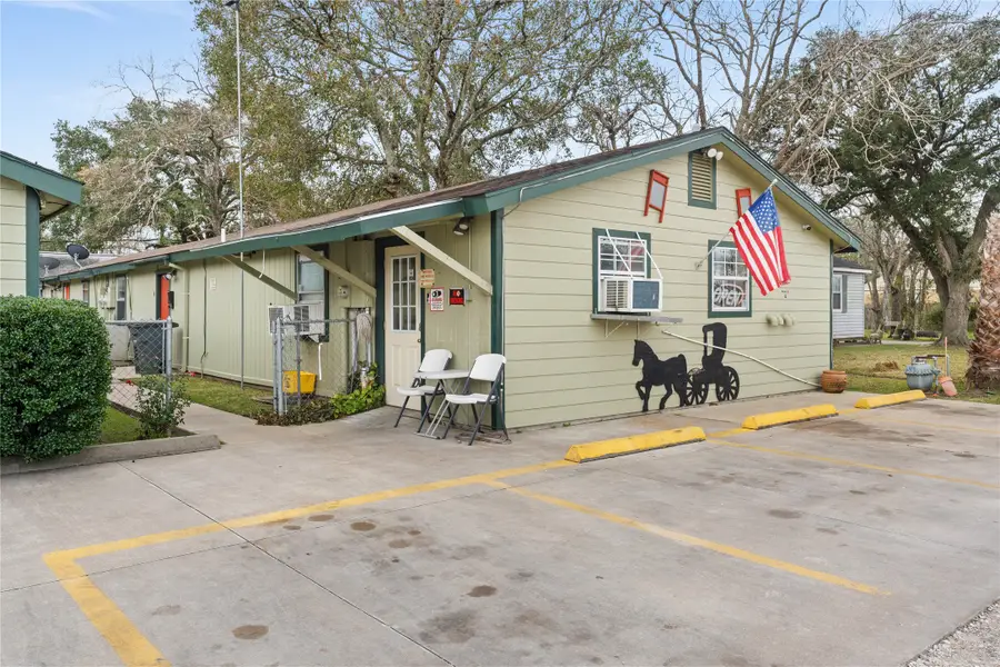 2200 Peach Avenue, Bay City, TX 77414 - #2