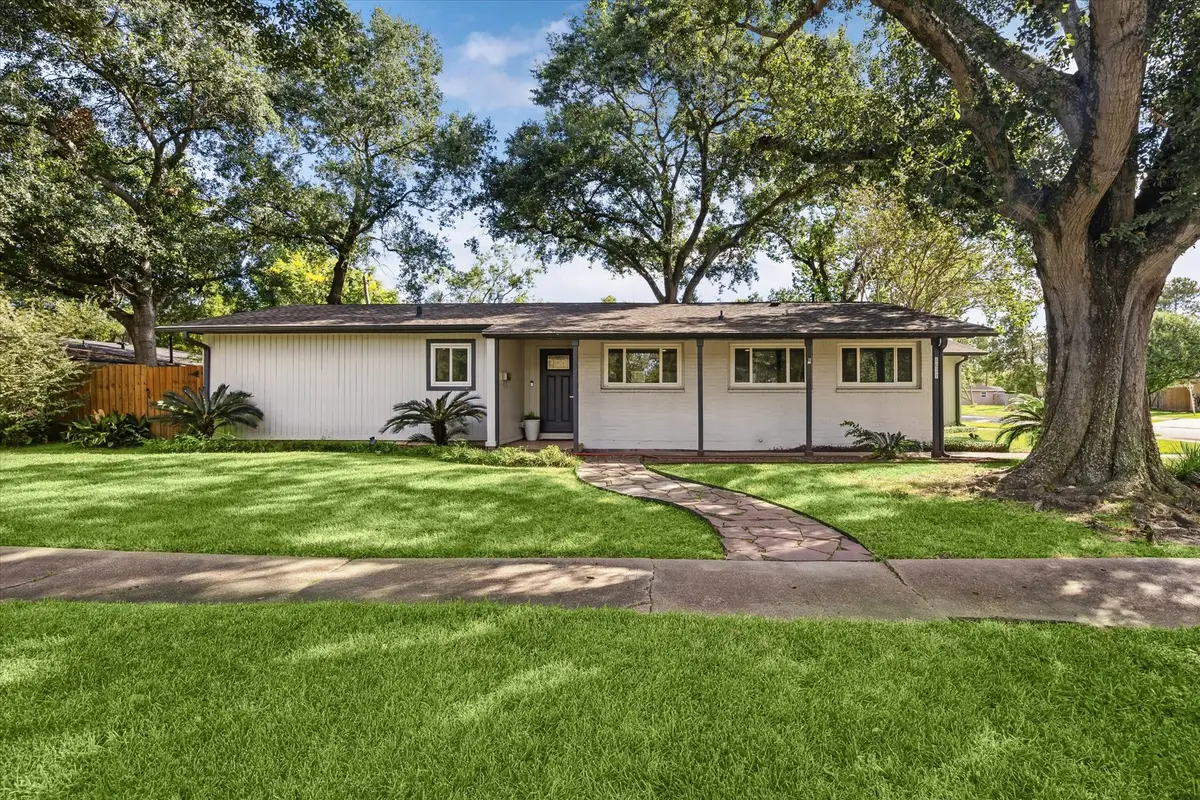 8621 Bob White Drive, Houston, TX 77074 - Image #1