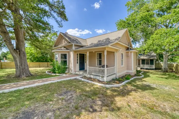 806 E Main Street, Bellville, TX 77418