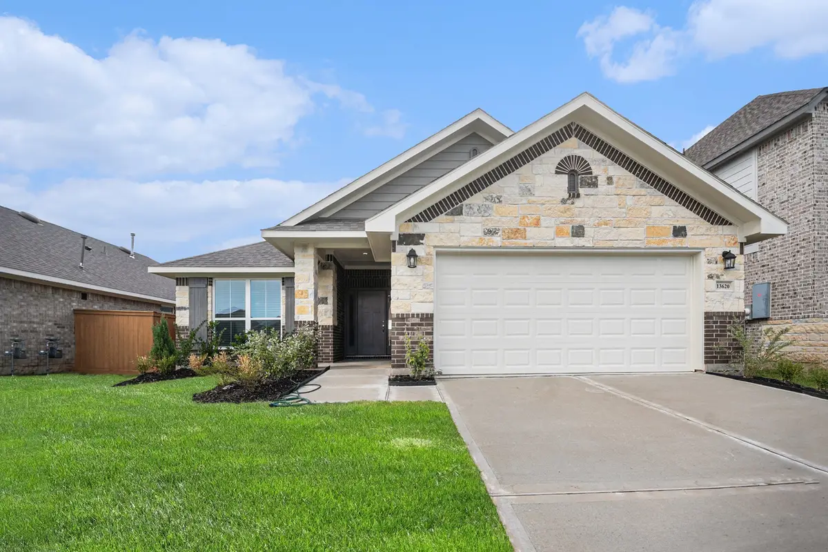 13621 Sabine Lake Drive, Texas City, TX 77568 - Image #1