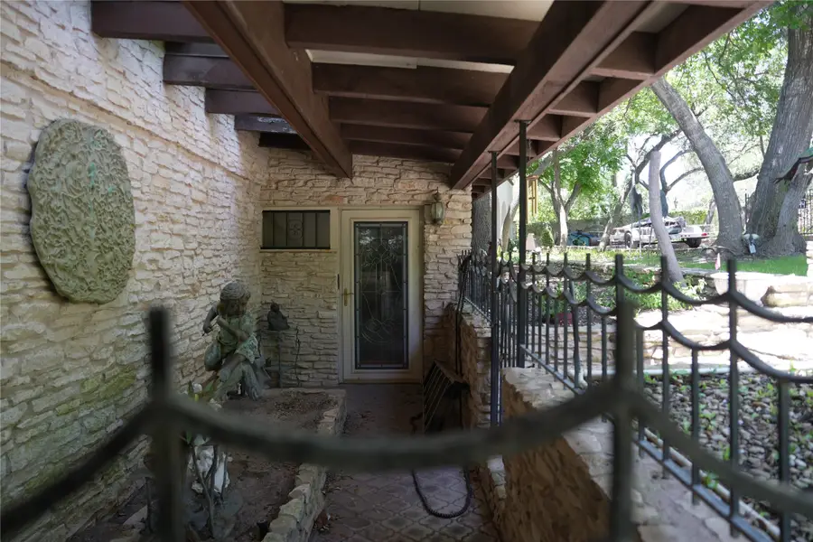 7044 Comanche Trail, Austin, TX 78732 - Image #3