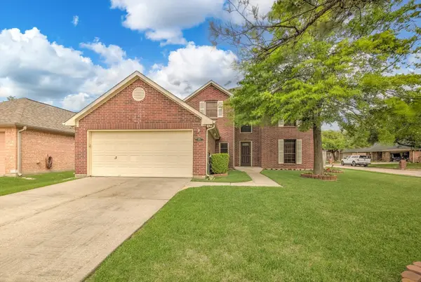 1102 Glenmeadows Drive, La Porte, TX 77571