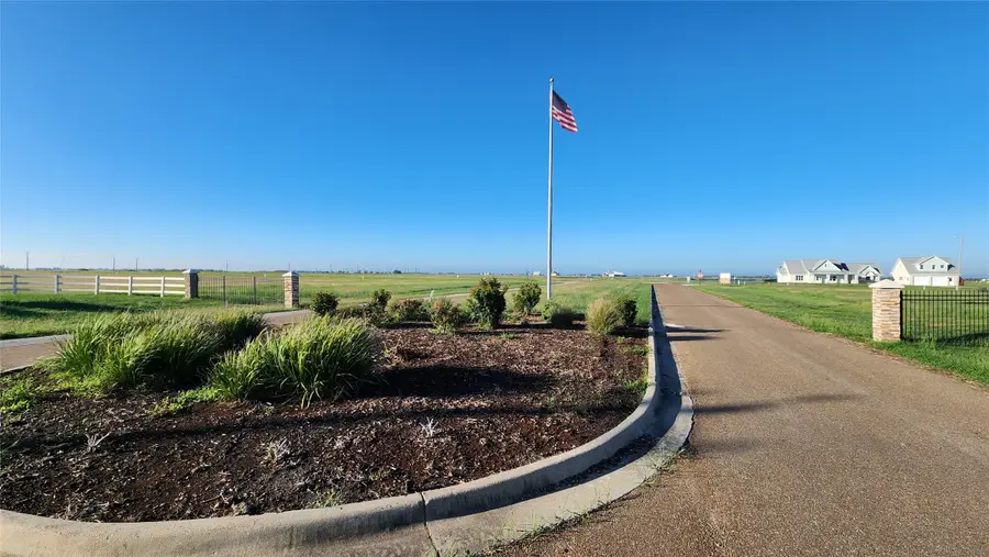 2422 S Virginia St, Port Lavaca, TX 77979 - Image #2