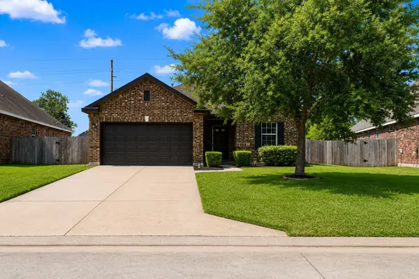 4418 Legends Bay Drive Drive, Baytown, TX 77523