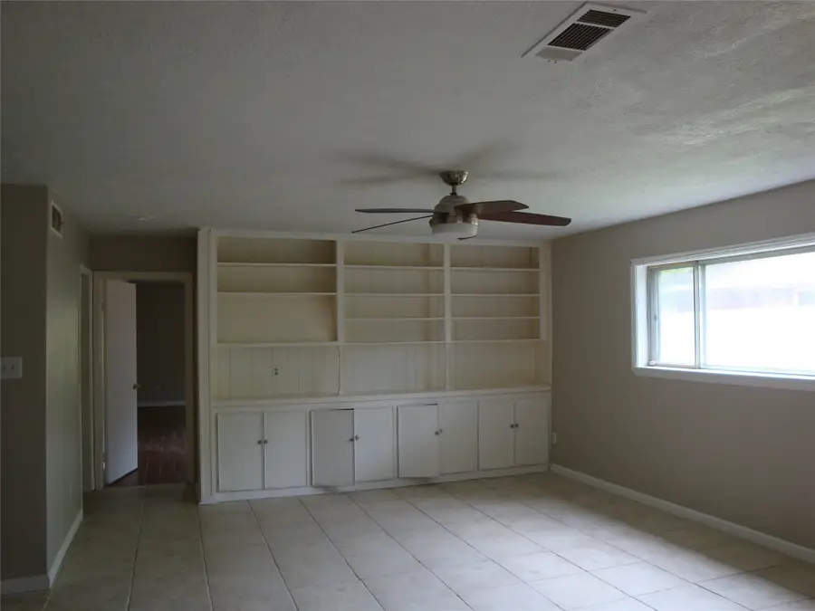 10215 Cliffwood Drive, Houston, TX 77035 - Image #3