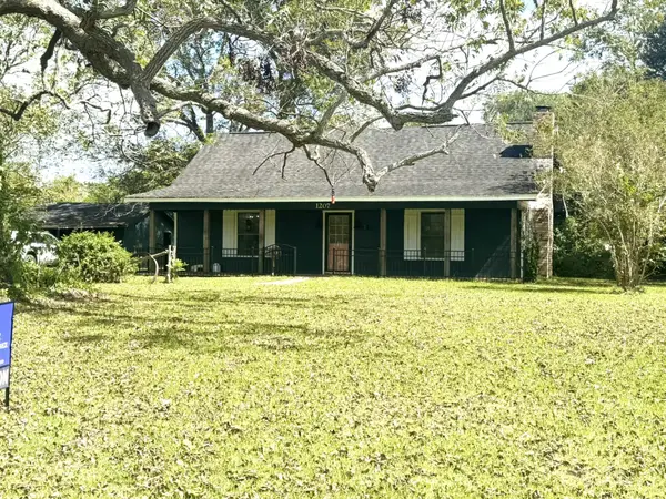 1207 Half Moon Drive, Wharton, TX 77488