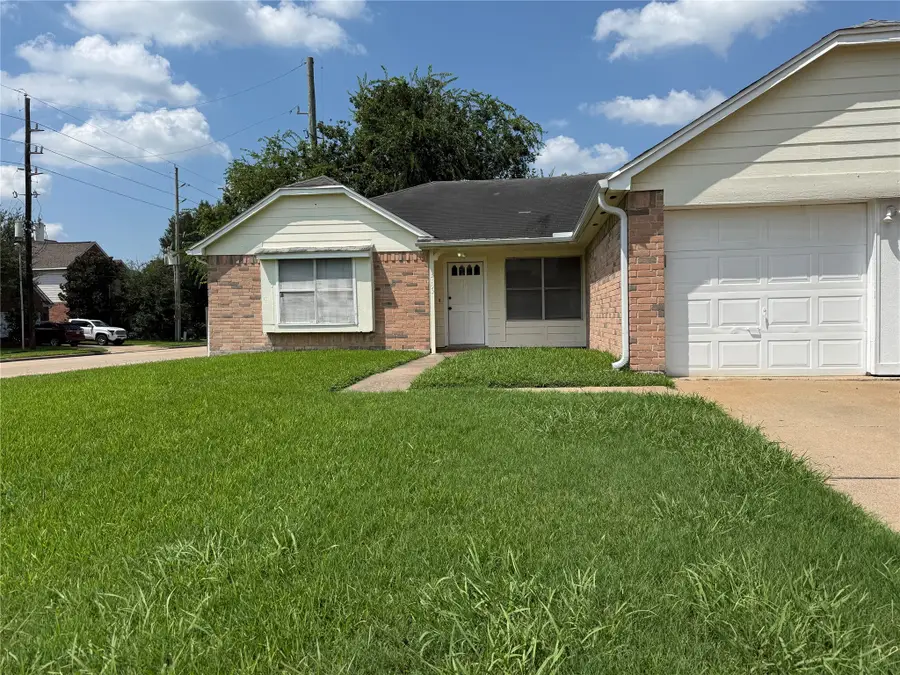2103 Barrington Place Drive, Sugar Land, TX 77478 - Image #2