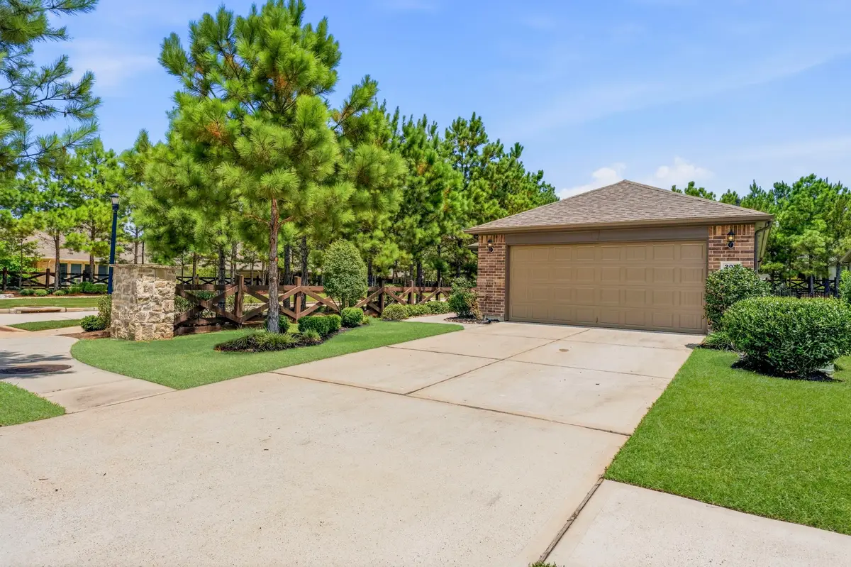 201 Flaxen Chestnut, The Woodlands, TX 77382 - #1