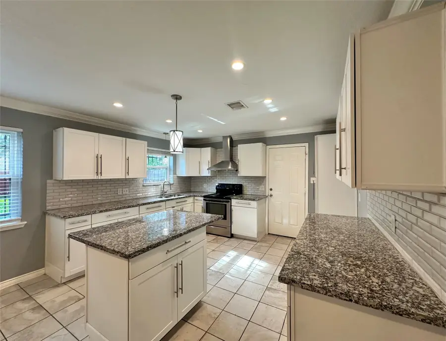 2206 S Houston Road, Pasadena, TX 77502 - Image #2