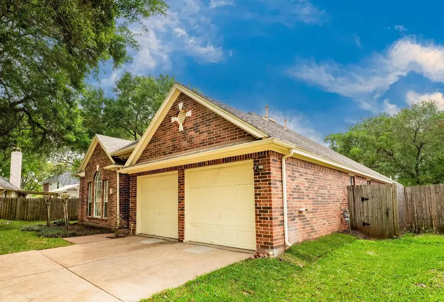 7211 Cambridge Cove Circle, Missouri City, TX 77459 - Image #2