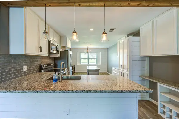 1226 Avenue H, Danbury, TX 77534