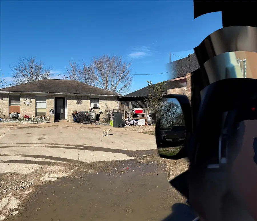 1124 Rosas Street, Stafford, TX 77477 - Image #2