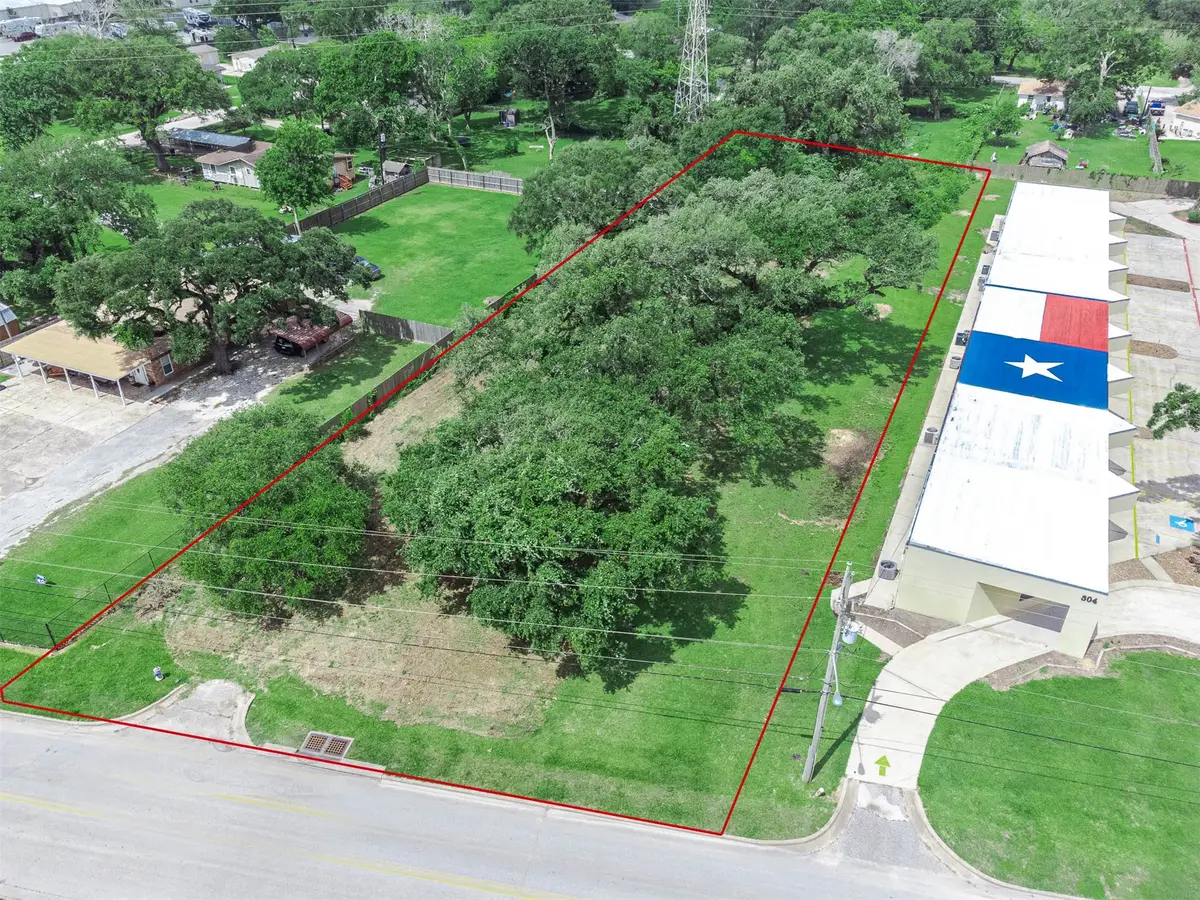 516 Brazosport Blvd South, Clute, TX 77531 - Image #1