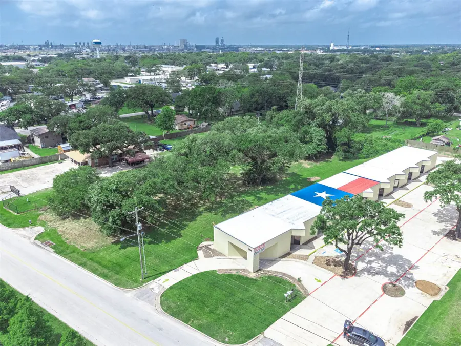 516 Brazosport Blvd South, Clute, TX 77531 - Image #3