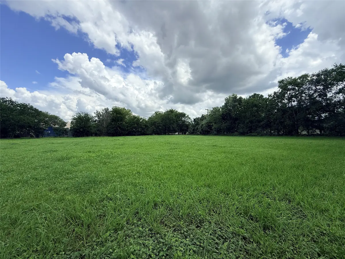 702 E Courthouse Street, Cuero, TX 77954 - #1