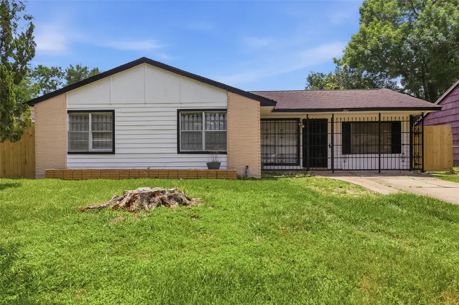 5622 Woodgreen Street, Houston, TX 77033 - #2