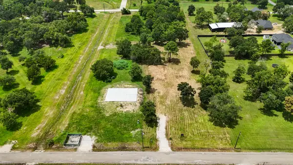 3680 County Road 326, Alvin, TX 77511