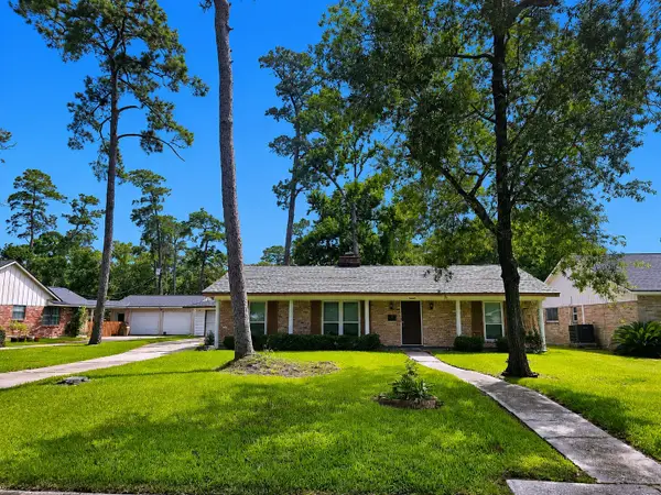 3040 Longwood Lane, Dickinson, TX 77539
