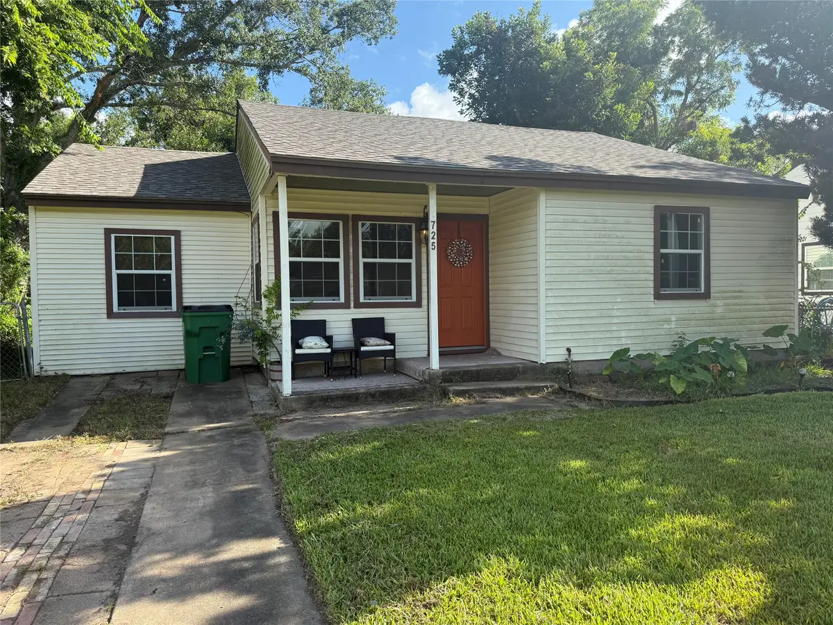 725 Kyle Street, Angleton, TX 77515 - #1