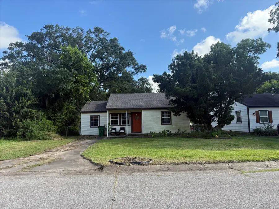 725 Kyle Street, Angleton, TX 77515 - #2