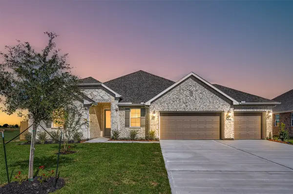 12019 Old Fashion Circle, Mont Belvieu, TX 77535