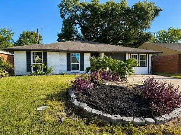 3915 Heatherbrook Drive, Houston, TX 77045