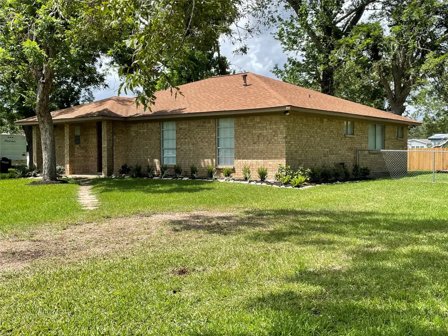 102 Cotton Street, Jones Creek, TX 77541 - Image #2