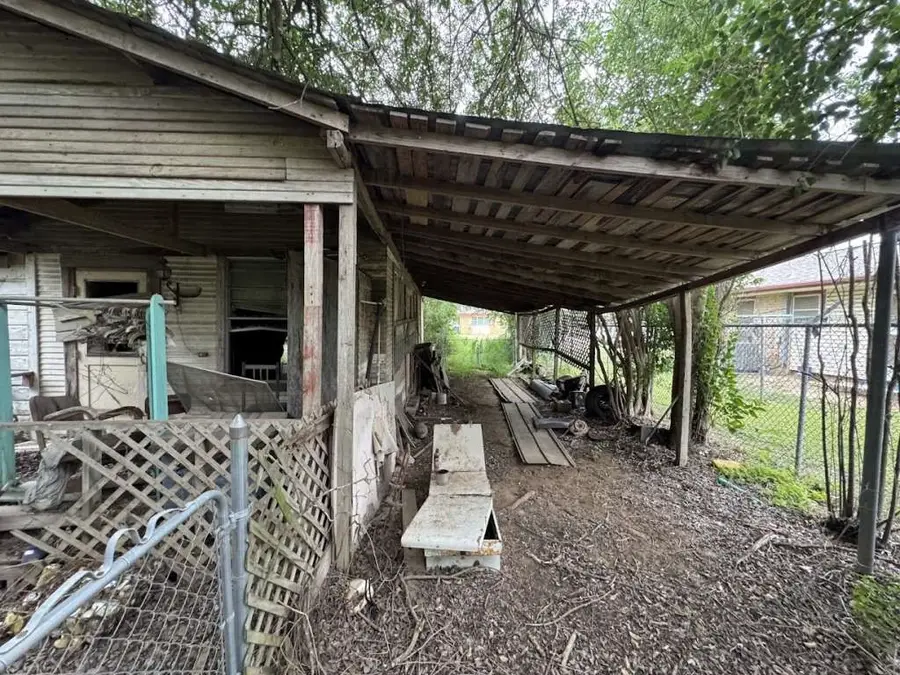 514 W Avenue D, Poteet, TX 78065 - Image #2