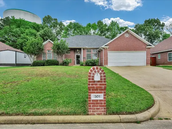 301 Whitehouse Oaks Street, Lufkin, TX 75901