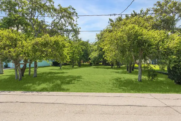 000 2nd Street, San Leon, TX 77539