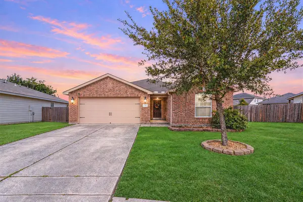 1323 Wallflower Avenue, Baytown, TX 77521